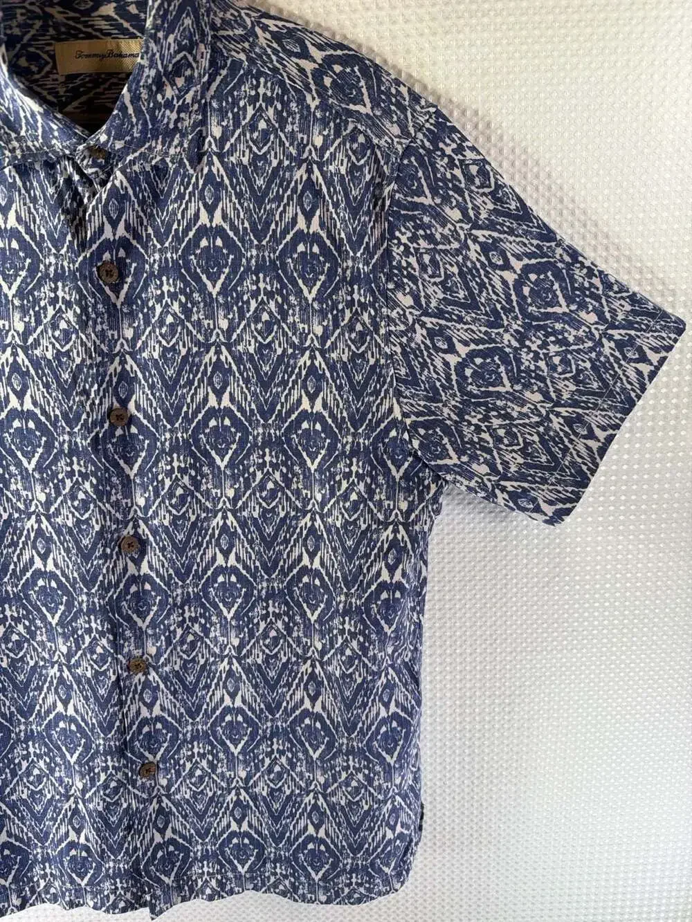 Tommy Bahama Short Sleeve Button Down Shirt in Blue 100% Silk